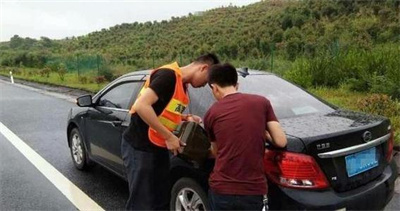 陵川永福道路救援